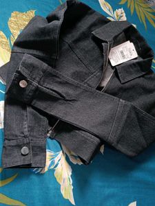 FREE DEL - cropped Denim Jacket - new with ta
