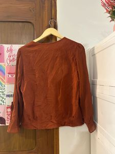 Chic Rust-Colored V-Neck Blouse