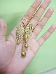 Ribbon Earrings In Gold Shade