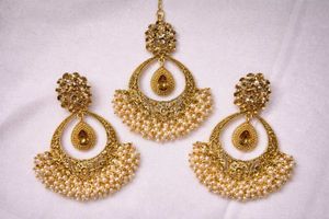 Elegant Pearl &amp; Stone Earring Set with Maang Tikka