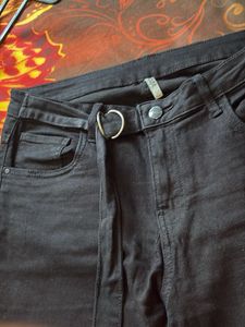 Black Skinny Jeans with Belt