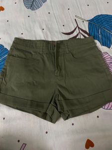 Olive Green Cuffed Shorts☘️