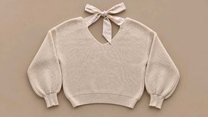 CREAM RIBBED V-NECK SWEATER WITH BACK BOW