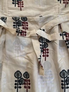 Chic White Sleeveless Dress with Abstract Print