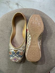 Embroidered Jutti Flats