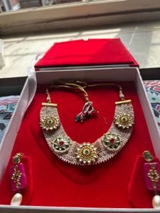 Elegant Pearl Necklace with Kundan Work