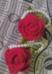 2 CROCHET ROSE KEYCHAIN