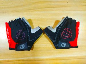 new stylish hand gloves.