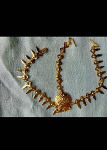 Gold Toned Ethnic Maang Tikka & poncha