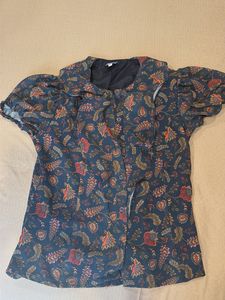 Beautiful multi color top with short sleeves