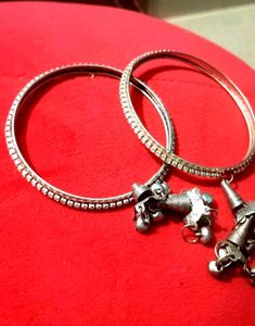 Belled Bangle (free with 1 colour glass Bangles)