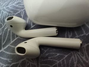 Apple Airpods Gen 2 With case