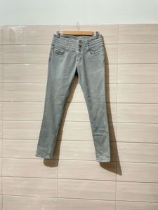 Stylish High-Waisted Grey Skinny Jeans