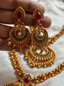 Exquisite Vintage Gold Necklace &amp; Earring Set