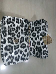 Chic Leopard Print Chain Bag