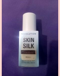 Makeup revolution skin silk foundation