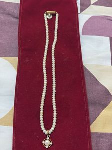 Elegant Pearl Necklace with Pendant