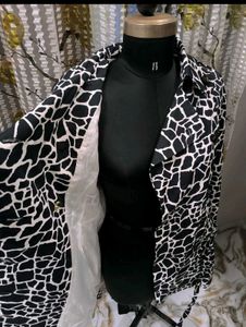Chic Black &amp; White Print Trench Coat