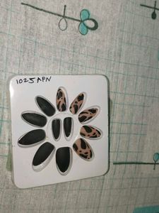 Press-On Nails Set with eyes curler