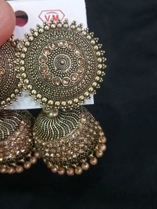 😊🥰Beautiful trendy Gold polish big jhumka