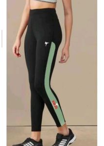 111.Black &amp; Green gym leggings
