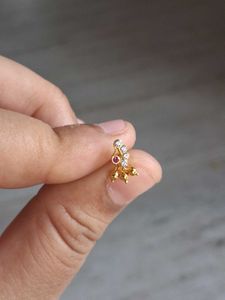 Elegant Gold Nose Pin