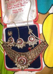 Stunning Kundan Necklace Set with earrings