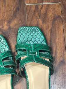 Stylish Emerald Green Snake Print Slides