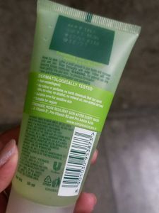 Simple Refreshing Facial Wash