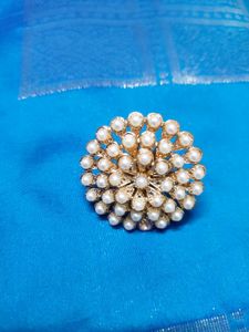 Elegant Pearl &amp; Gold Tone Statement Ring