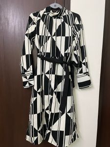 Chic Geometric Print Midi Dress