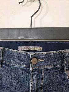 High-Waisted Jeans