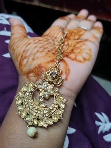 Elegant Gold Maang Tikka