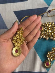 Stunning Kundan Necklace and Earring Set