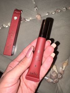 Typsy beauty pout polish glossy finish