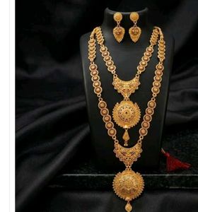 Exquisite Gold Tone Necklace & Earring Set