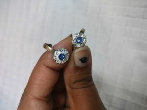 Sparkling Toe Rings with Blue Accents