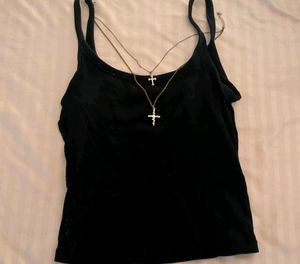 black cami top w/o necklace ⋆‧°𓏲ּ𝄢