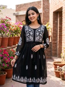 FLASH SALE💥Chikankari Kurta with White Embroidery