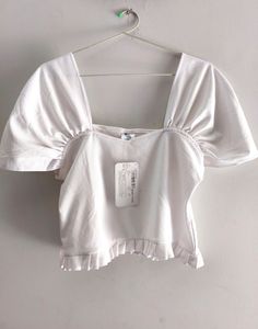 BRAND NEW WHITE TOP WITH TAG SWEETHEART NECKLINE