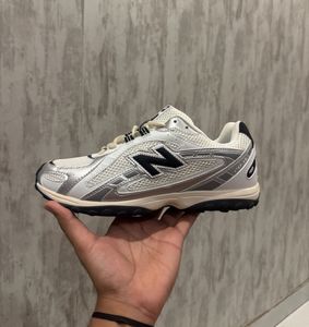 New Balance 204L Sneakers