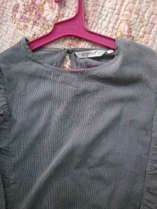Chic Ruffled black &amp; White Striped Top