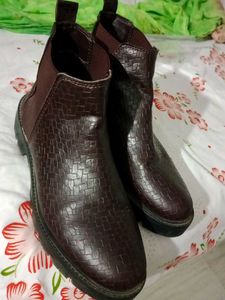 unisex Stylish Embossed Chelsea Boots