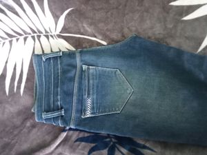 Scratchable Skinny Jeans