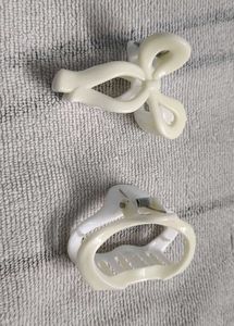 Cream Bow & Claw Hair Clips Set