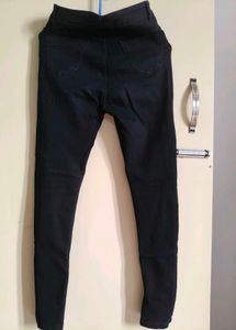 Classic Black High-Waisted Skinny Jeans