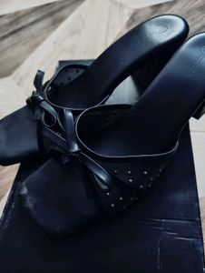 Stylish Black Mules with Bow Detail