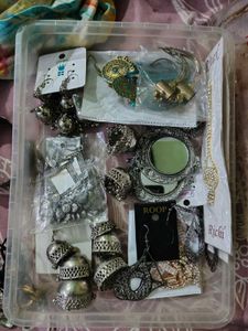 Sett of 8+ earrings and bracelet, necklace
