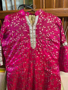 Beautiful Pink Embroidered Kurta Set