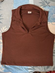Chic Collared Cropped Top